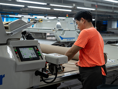 Proseso ng Paglalagay ng Tela nang Awtomatikong Para sa Malalaking Order ng Damit na OEM